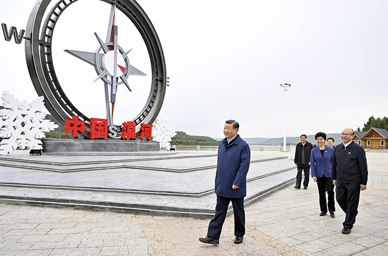 9月6日至8日，中共中央总书记、国家主席、中央军委主席习近平在黑龙江考察。这是6日下午，习近平在大兴安岭地区漠河市北极村考察。